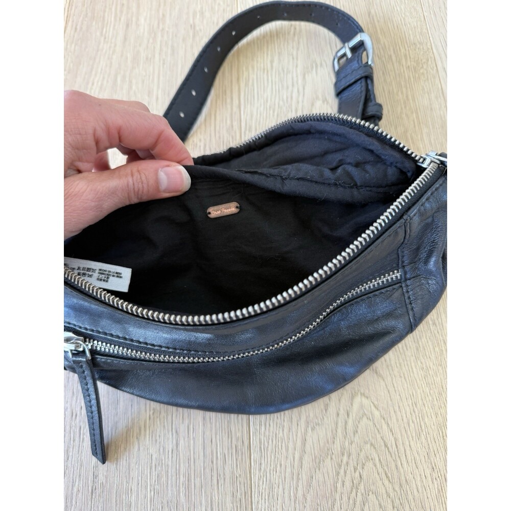 Free People Sling Bag Black Lamb leather Fanny Pack sling zip closure Women’s - Picture 2 of 5
